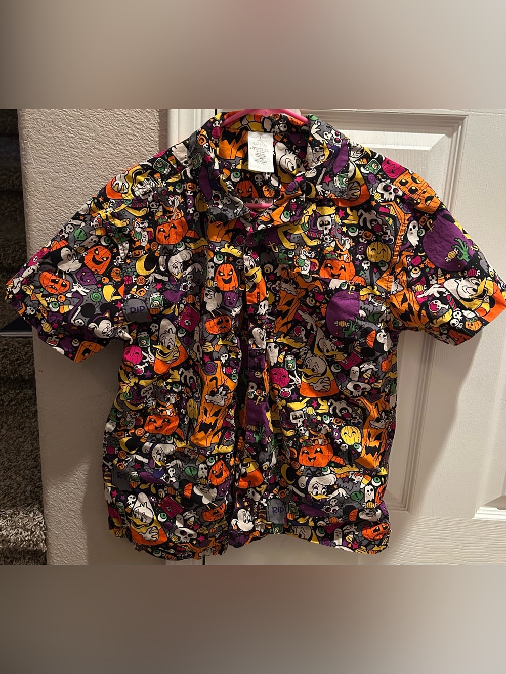 Disney Parks Halloween 2022 Mickey & Friends Button-up shirt Size Small